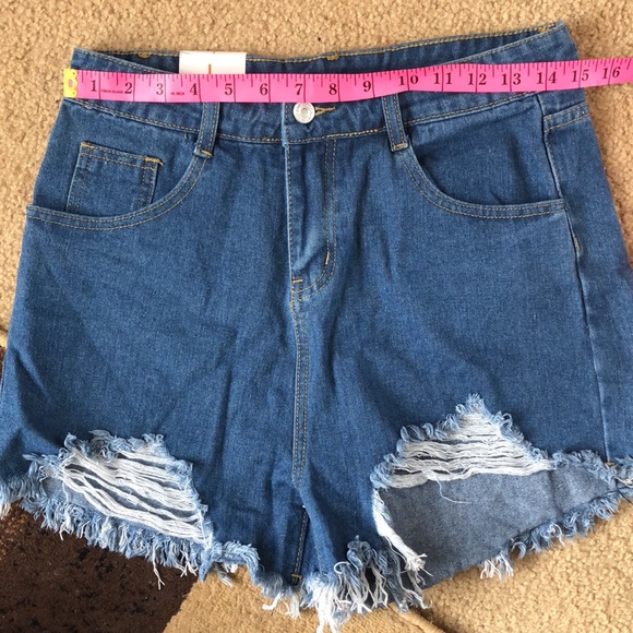 Distressed cut off jean shorts - Picture 7 of 8